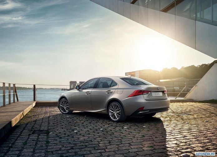 2017 Lexus IS - фотография 18 из 56