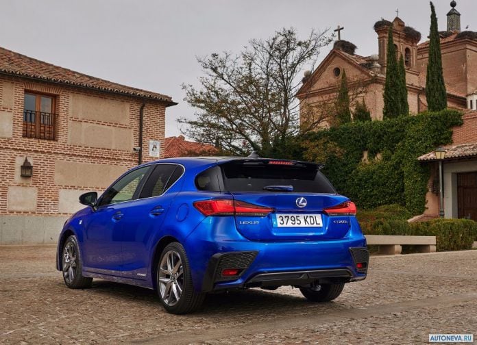 2018 Lexus CT 200h - фотография 18 из 28