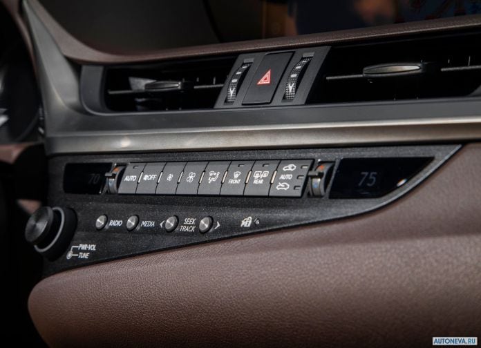 2019 Lexus ES - фотография 178 из 255