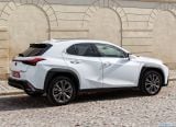lexus_2019_ux_110.jpg