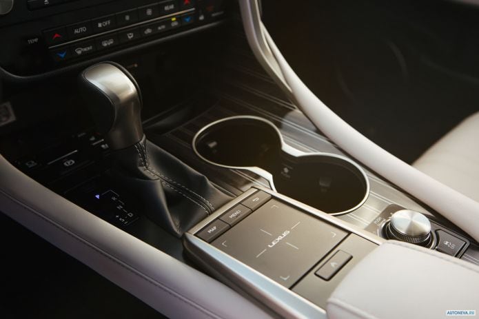 2020 Lexus RX 450 hL - фотография 10 из 15 2020 Lexus RX 450 hL - фотография 10 из 15