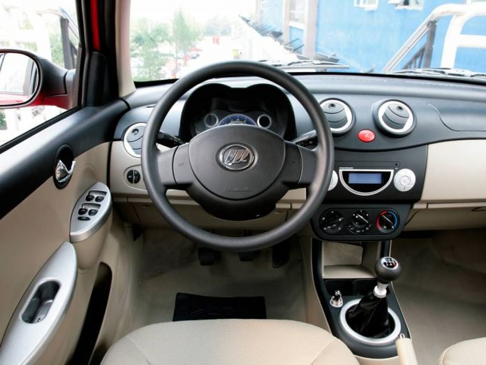 2010 Lifan Smile Hatchback - фотография 9 из 27