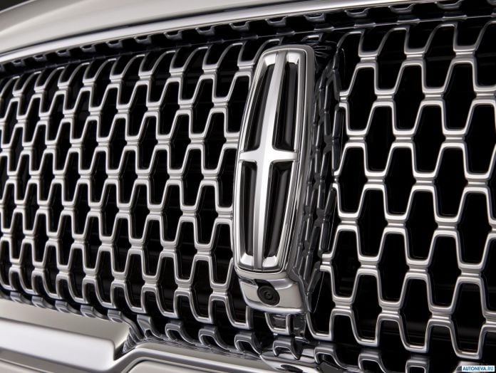 2017 Lincoln Continental - фотография 11 из 33
