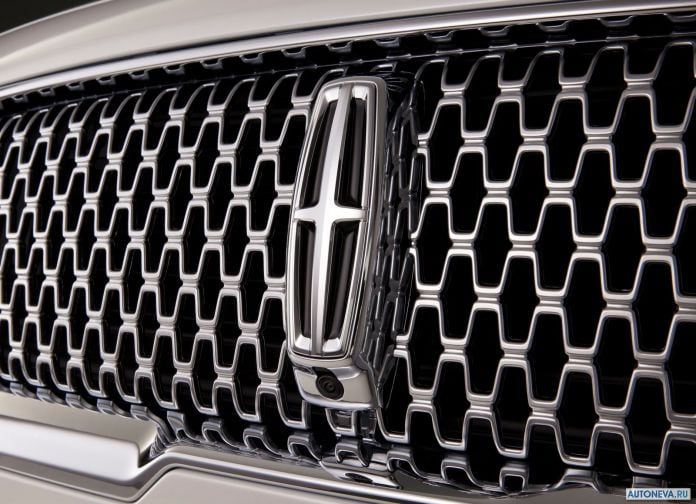 2017 Lincoln Continental - фотография 30 из 33