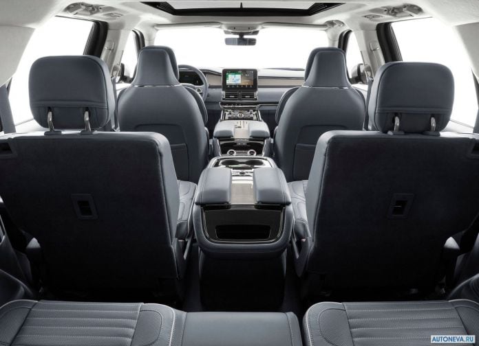 2018 Lincoln Navigator - фотография 14 из 23