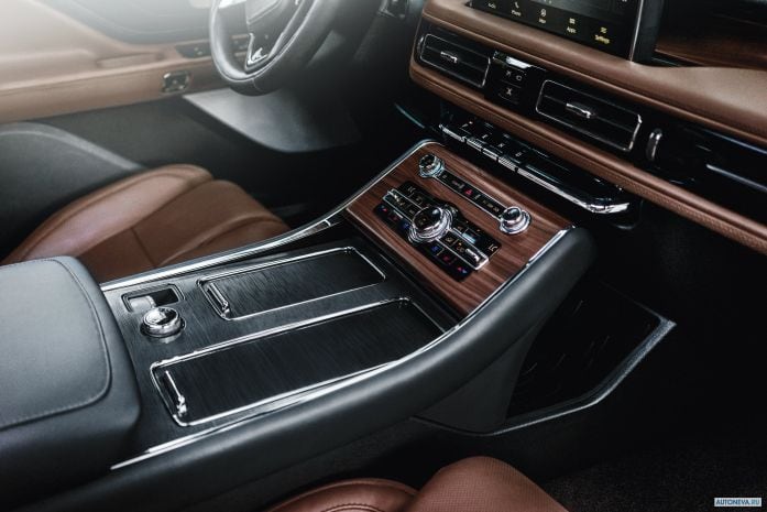 2020 Lincoln Aviator Black Label - фотография 16 из 22