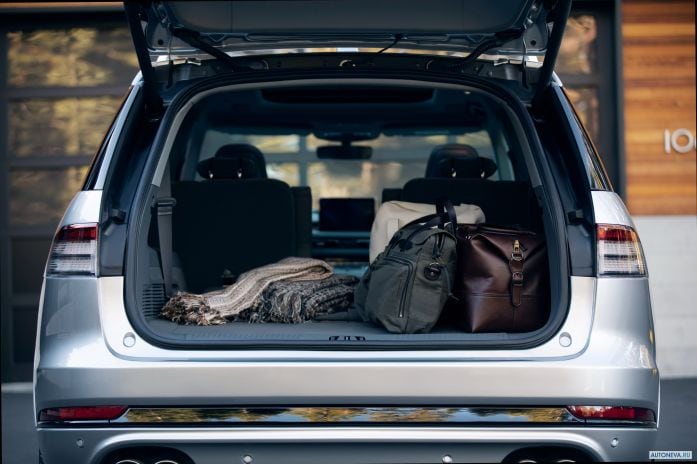 2020 Lincoln Aviator Grand Touring - фотография 33 из 40