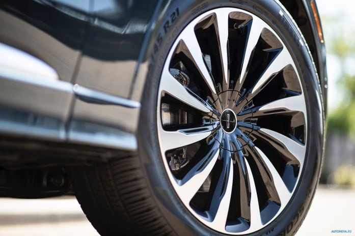 2020 Lincoln Aviator Grand Touring - фотография 34 из 40