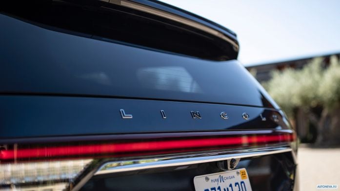 2020 Lincoln Aviator Grand Touring - фотография 37 из 40