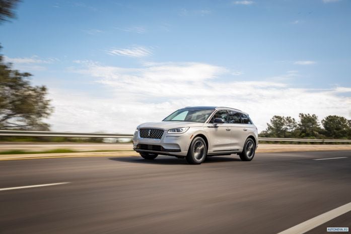 2021 Lincoln Corsair Grand Touring - фотография 2 из 19