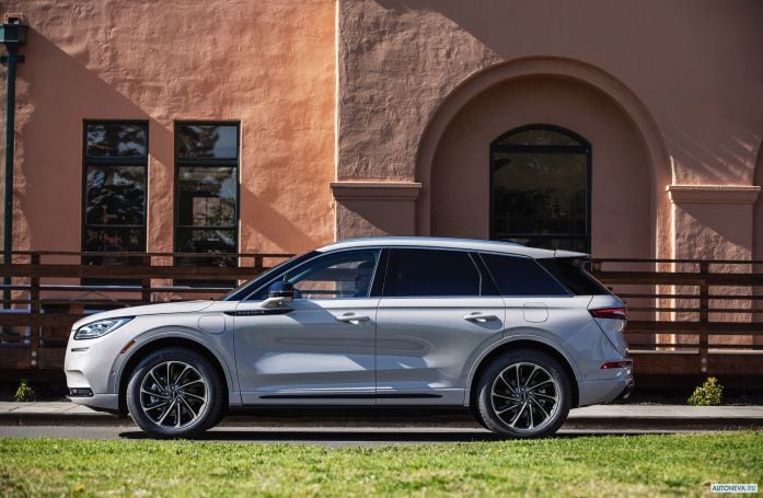 2021 Lincoln Corsair Grand Touring - фотография 8 из 19