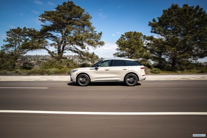 2021 Lincoln Corsair Grand Touring - фотография 9 из 19