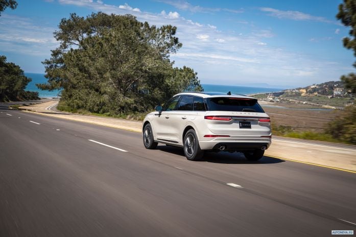 2021 Lincoln Corsair Grand Touring - фотография 10 из 19