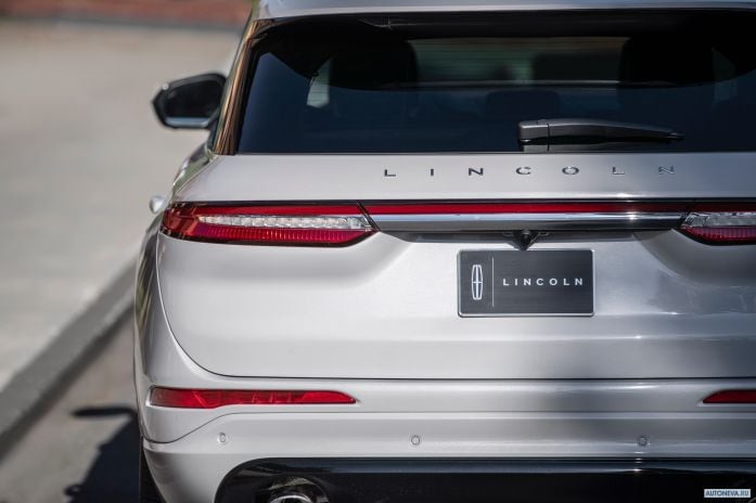 2021 Lincoln Corsair Grand Touring - фотография 17 из 19