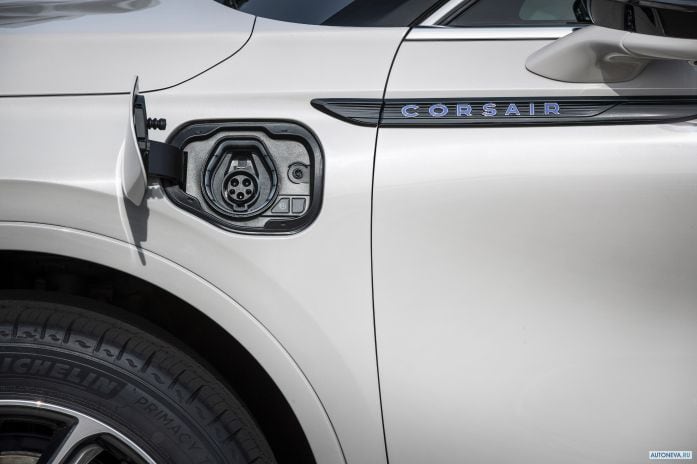 2021 Lincoln Corsair Grand Touring - фотография 18 из 19