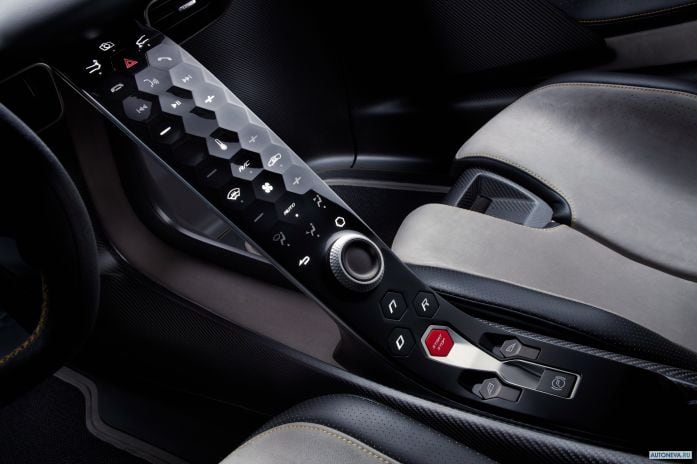 2020 Lotus Evija - фотография 17 из 32