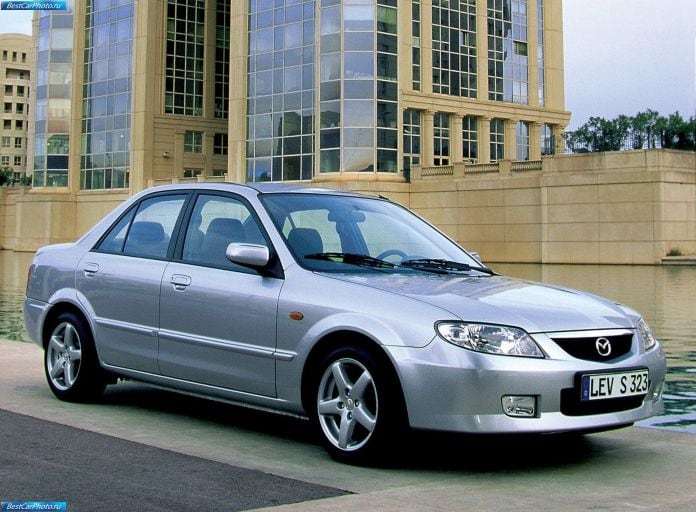 2000 Mazda 323 - фотография 2 из 15