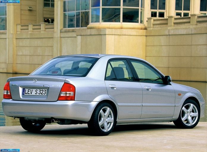 2000 Mazda 323 - фотография 10 из 15