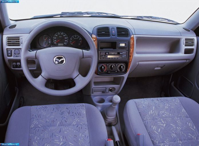 2000 Mazda Demio - фотография 23 из 33