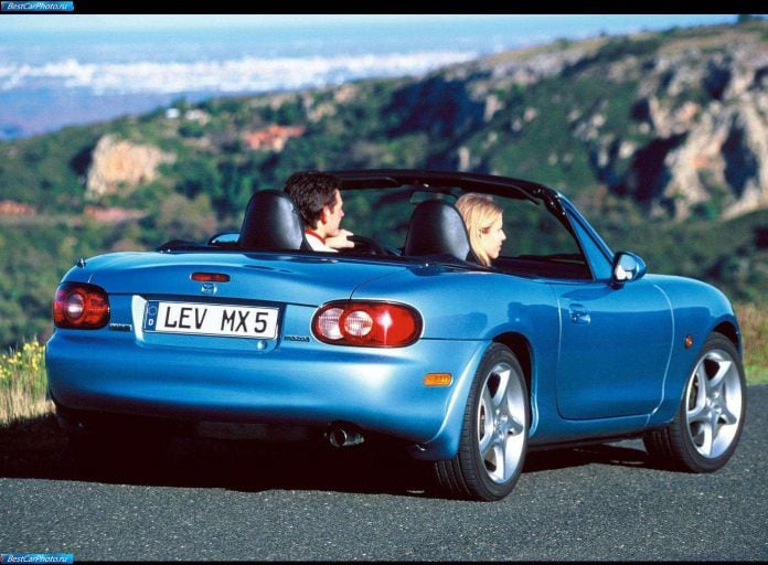 2000 Mazda MX5 - фотография 23 из 38