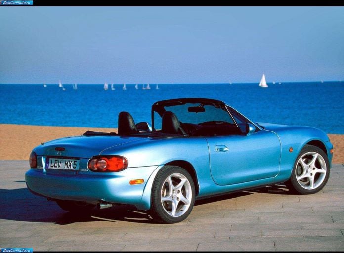 2000 Mazda MX5 - фотография 25 из 38