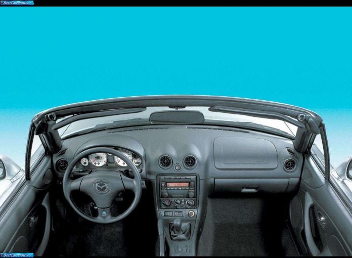 2000 Mazda MX5 - фотография 26 из 38