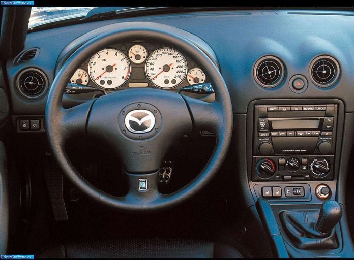 2000 Mazda MX5 - фотография 30 из 38