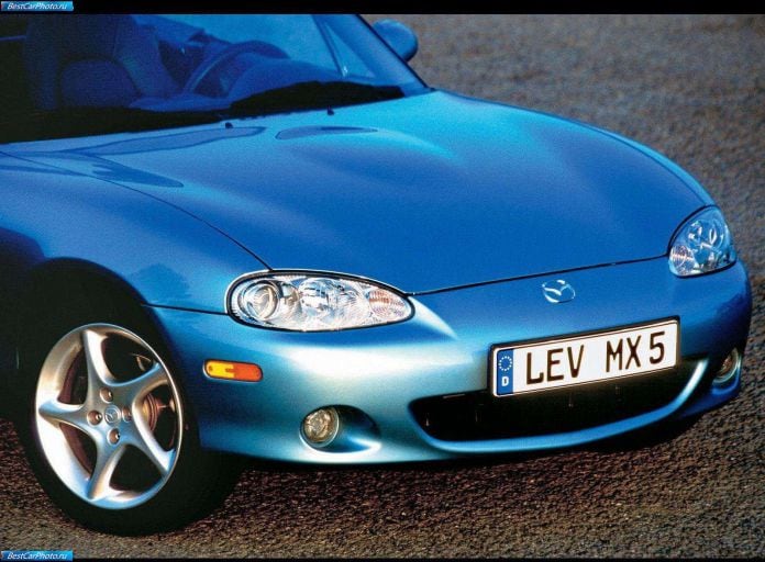 2000 Mazda MX5 - фотография 35 из 38