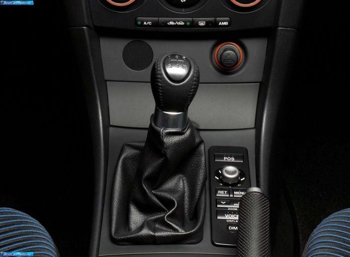2004 Mazda 3 5-door - фотография 57 из 80