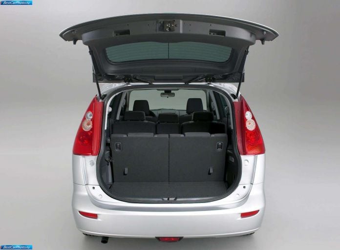 2004 Mazda 5 European Version - фотография 31 из 62