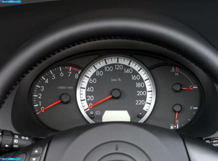 2004 Mazda 5 European Version - фотография 36 из 62