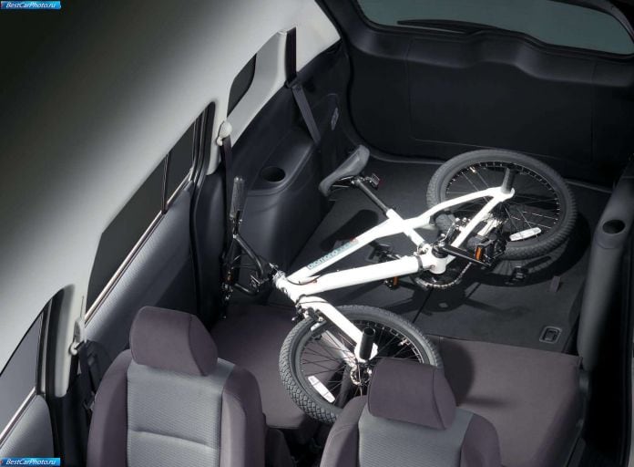 2004 Mazda 5 European Version - фотография 51 из 62