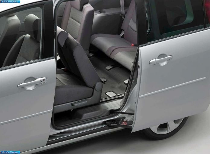2004 Mazda 5 European Version - фотография 54 из 62