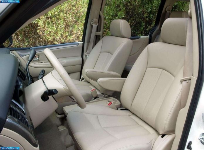 2004 Mazda MPV ES - фотография 12 из 23