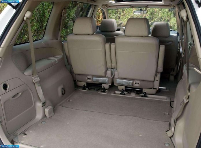2004 Mazda MPV ES - фотография 16 из 23