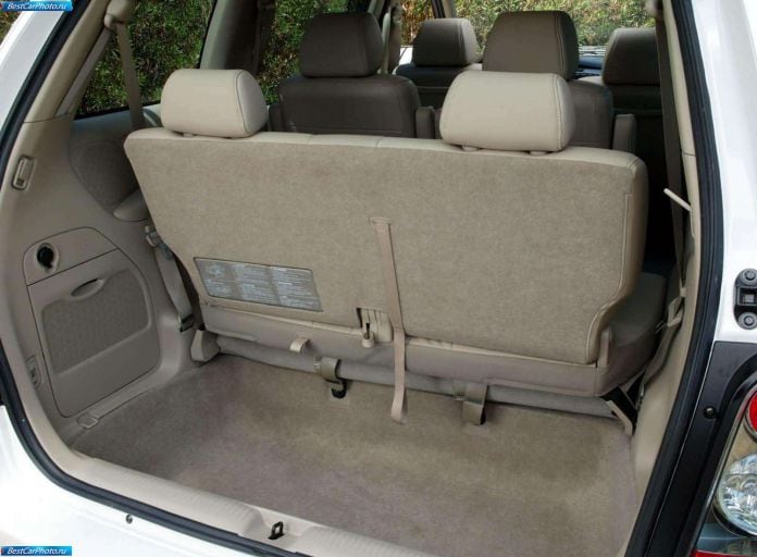 2004 Mazda MPV ES - фотография 17 из 23