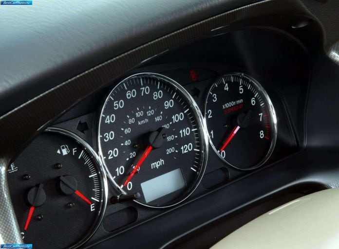 2004 Mazda MPV ES - фотография 18 из 23