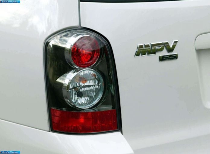 2004 Mazda MPV ES - фотография 22 из 23