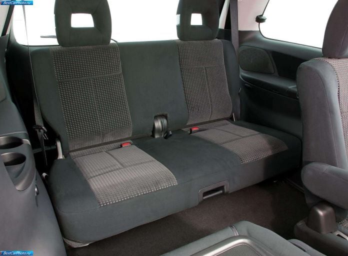 2004 Mazda MPV European Version - фотография 59 из 74