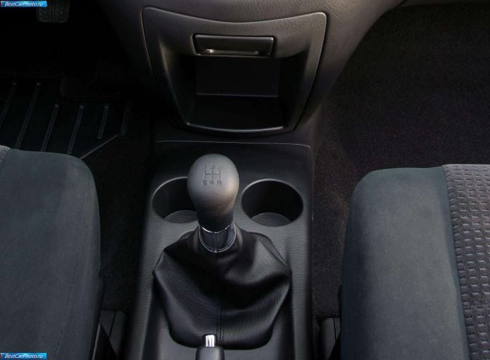 2004 Mazda MPV European Version - фотография 61 из 74
