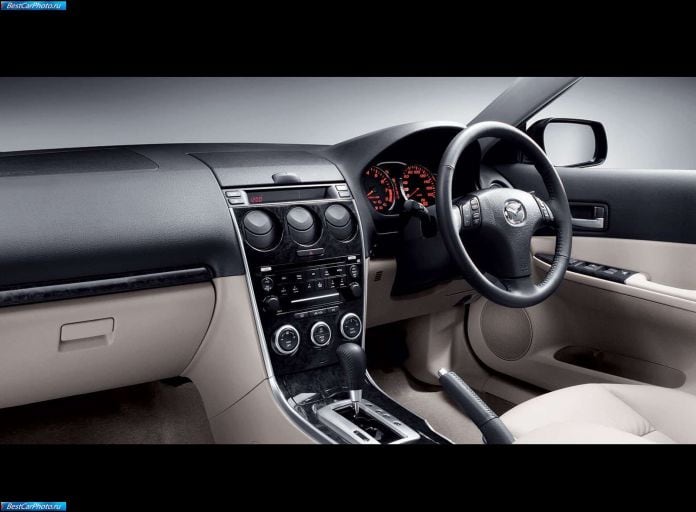 2005 Mazda Atenza - фотография 6 из 8