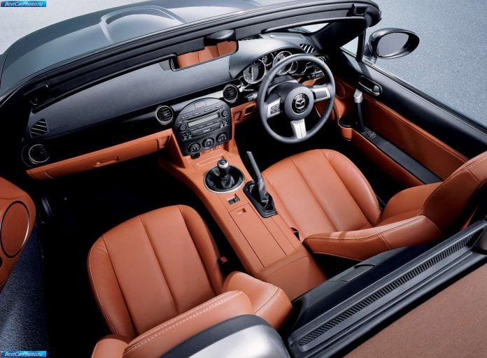 2005 Mazda Roadster - фотография 14 из 24