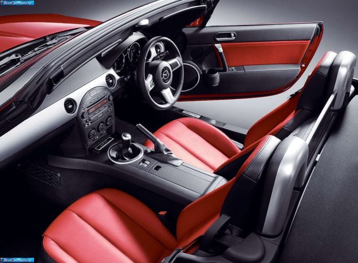 2005 Mazda Roadster - фотография 15 из 24
