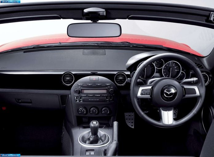 2005 Mazda Roadster - фотография 17 из 24