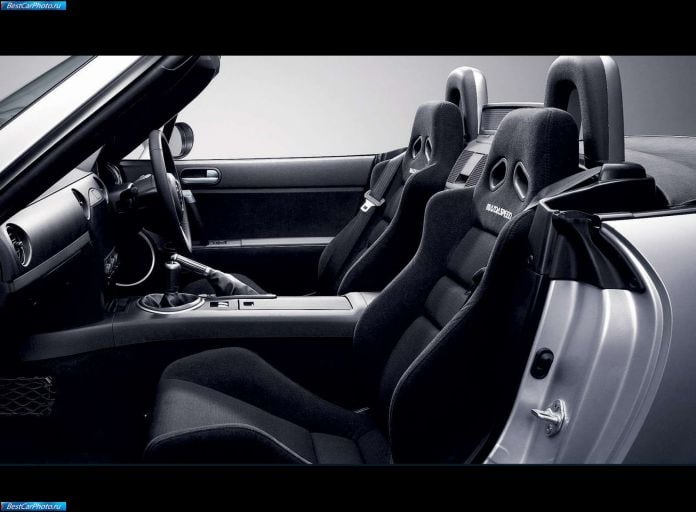 2005 Mazda Roadster - фотография 19 из 24