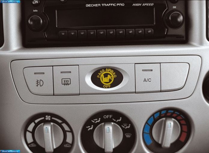 2005 Mazda Tribute - фотография 20 из 20