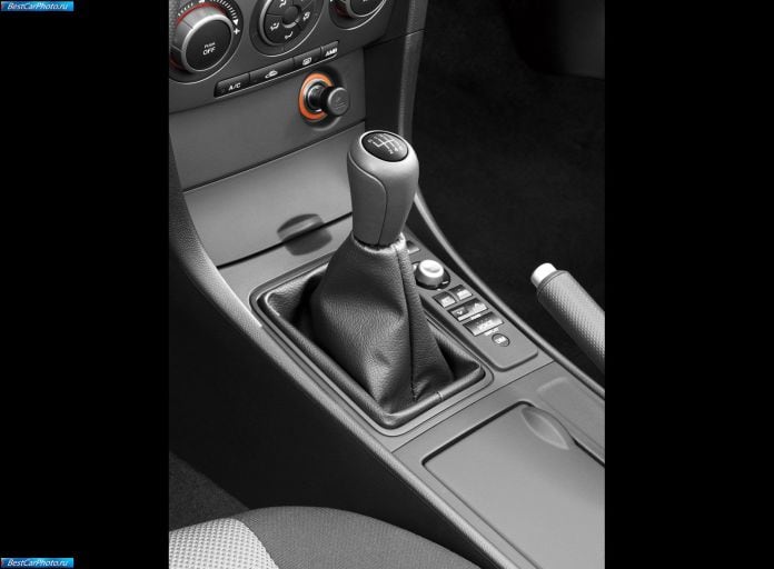 2006 Mazda 3 facelift - фотография 24 из 24