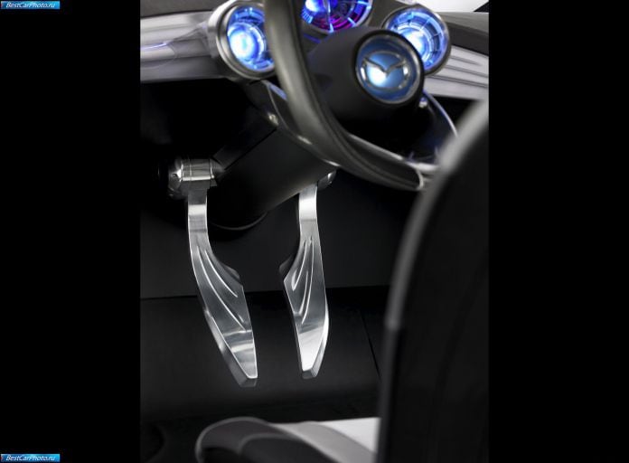 2007 Mazda Ryuga Concept - фотография 29 из 34