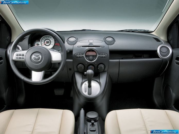 2008 Mazda 2 Sedan - фотография 7 из 13