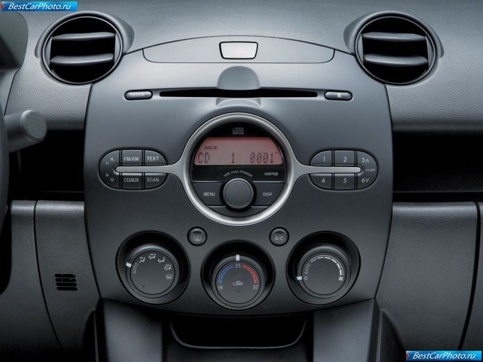 2008 Mazda 2 Sedan - фотография 11 из 13